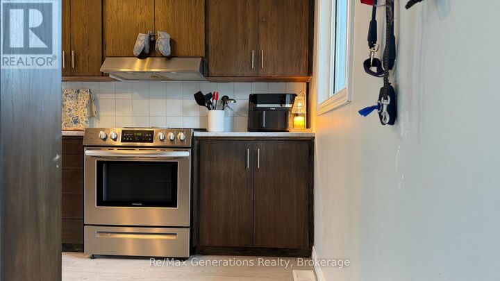 Property Photo:  72 Hudson Drive South  ON P0T 2W0 