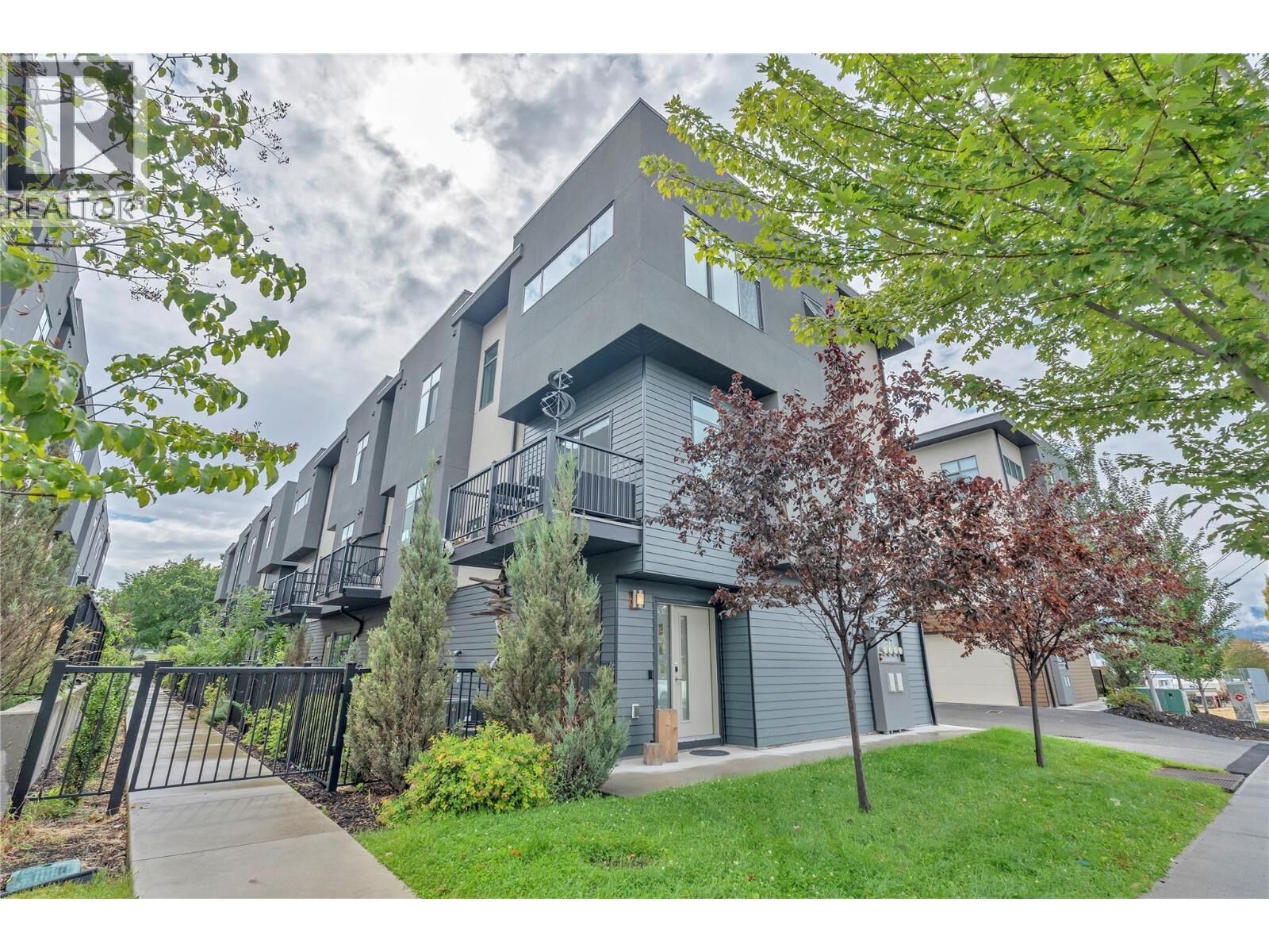 Property Photo:  388 Eckhardt Avenue East 115  BC V2A 0C7 