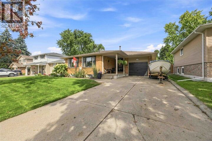 Photo de la propriété: 1220 Amsterdam Court ON N7S 3X5