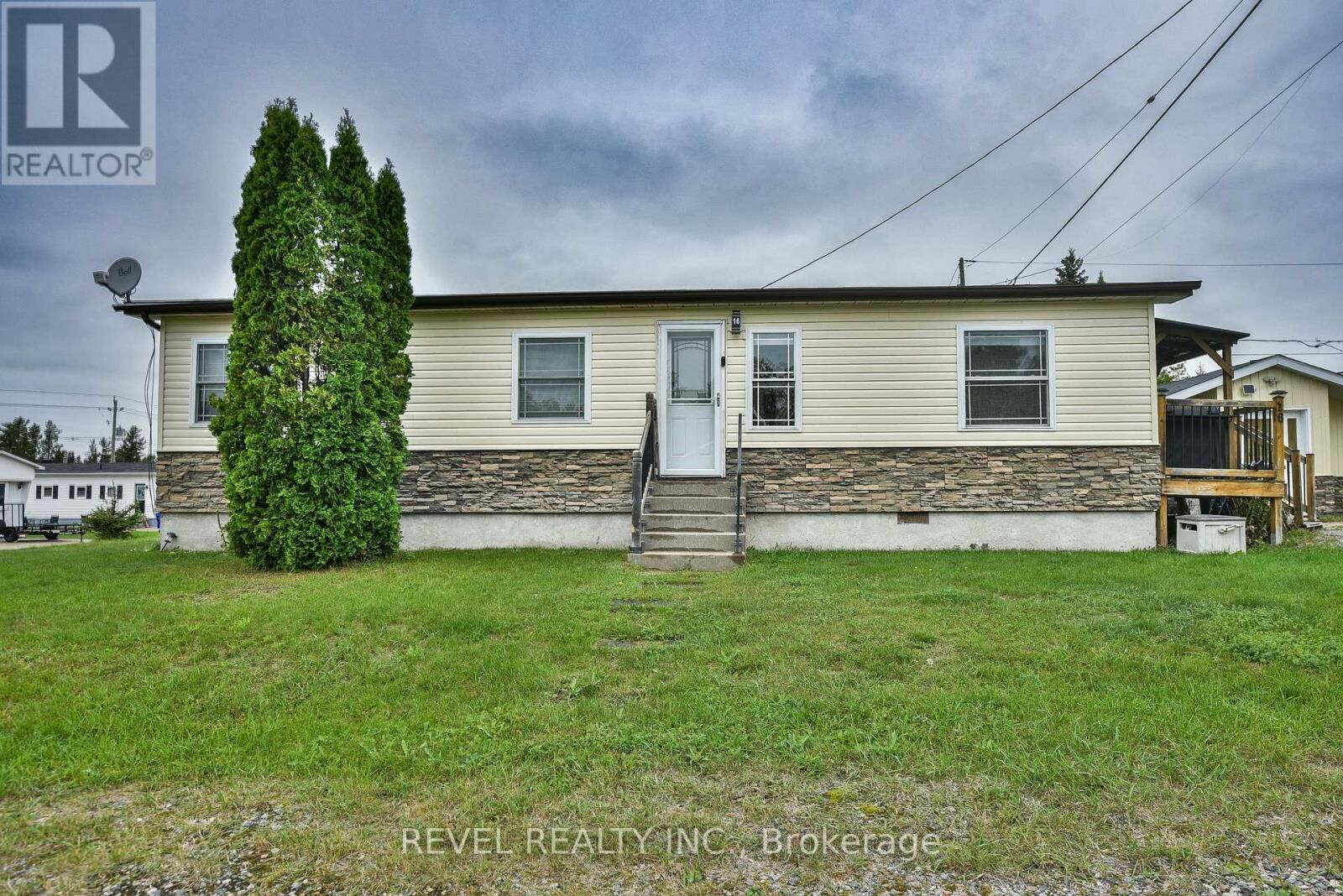 Property Photo:  16 Foothills Lane  ON P4N 8R9 