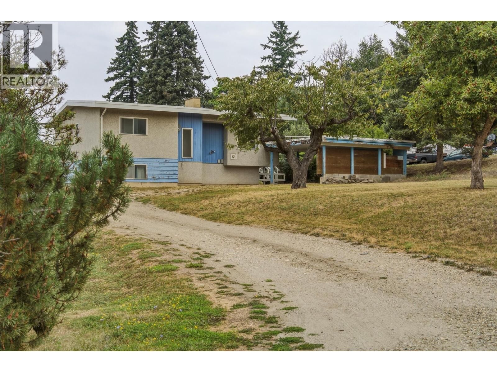 Property Photo:  1201 8 Avenue Northeast  BC V1E 4A5 