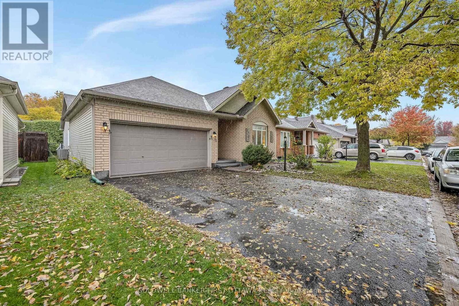Property Photo:  13 Fieldcrest Avenue  ON K2J 4W7 