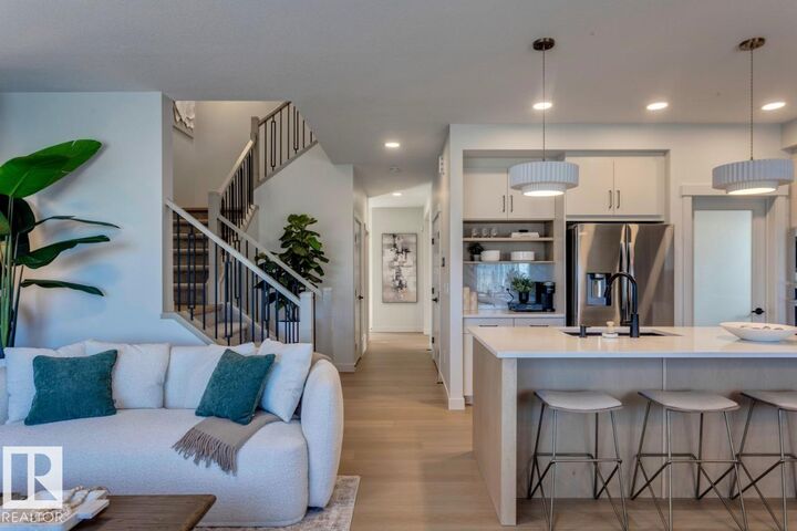 Property Photo:  5109 Cawsey Bend SW  AB T6W 5Y5 