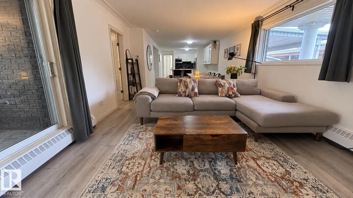 Property Photo: 9926 80 Avenue NW 18 AB T6E 6L5