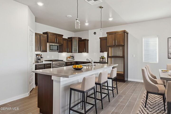 Property Photo:  5709 Las Ramblas Avenue  TX 79934 