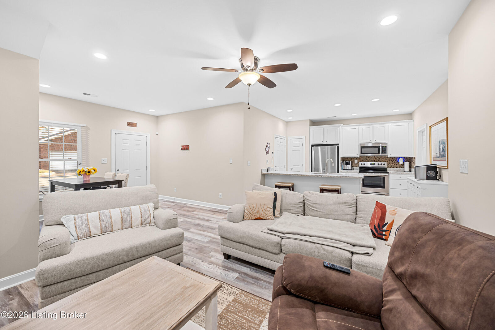 Property Photo:  7232 Correll Pl Dr  KY 40228 