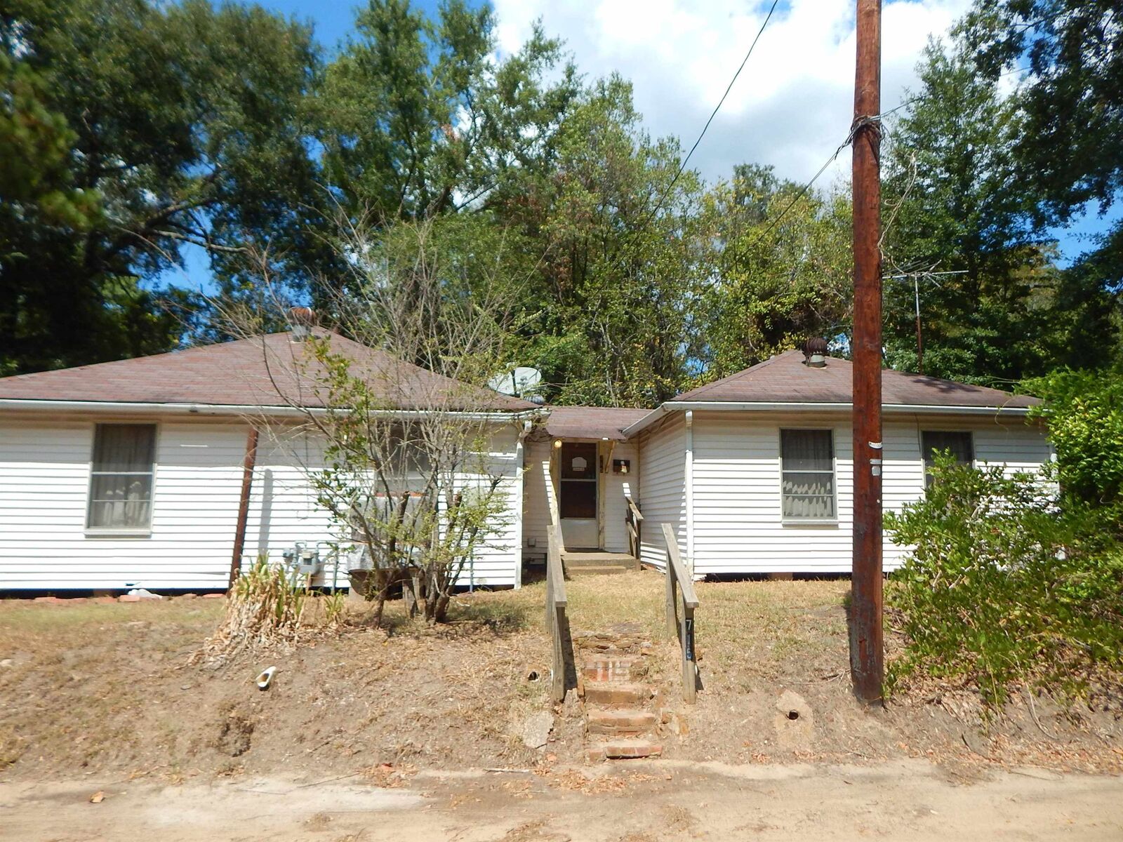 Property Photo: 715 Clark St. TX 75644