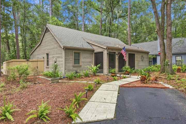 Property Photo:  5201 SW 86 Terrace  FL 32608 