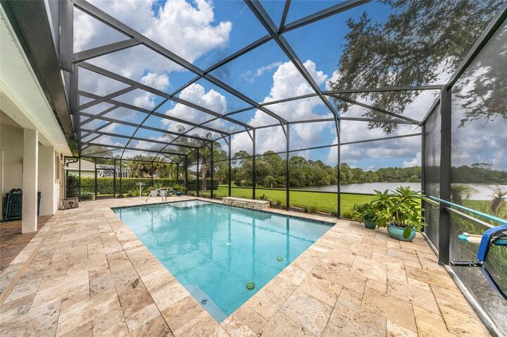 Property Photo: 41 Ludlow Lane W FL 32137