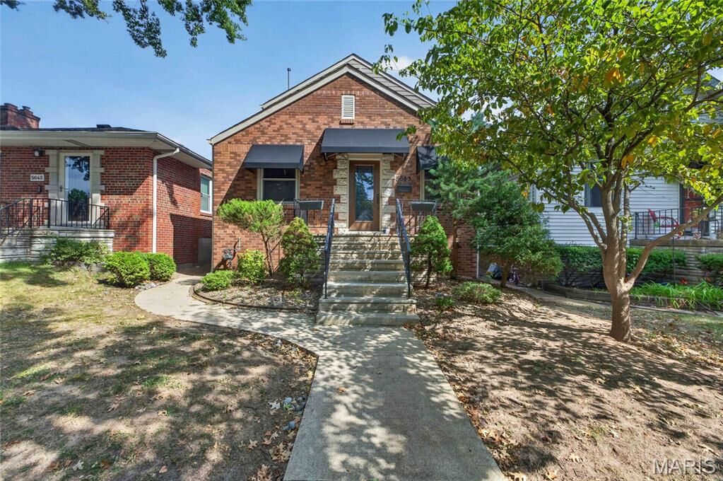 Property Photo: 5643 Murdoch Avenue MO 63109