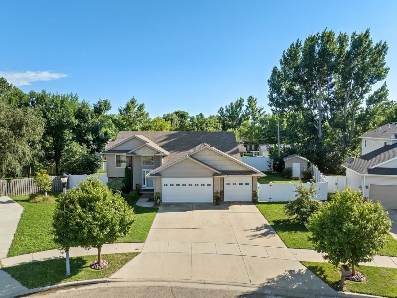 Property Photo: 2507 Heritage Dr ND 58703