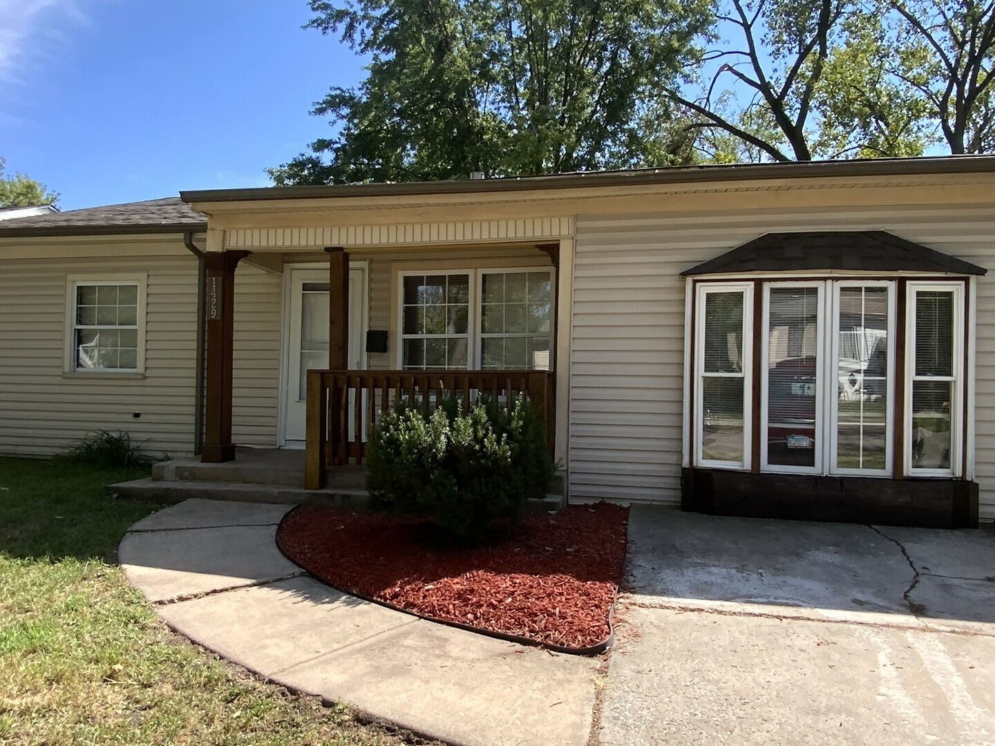 Property Photo:  1429 Ambassador Lane  IL 60411 