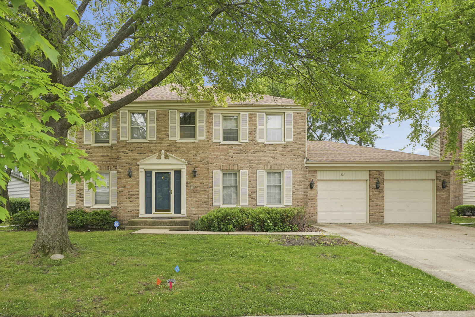 Property Photo:  837 Heatherstone Drive  IL 60173 