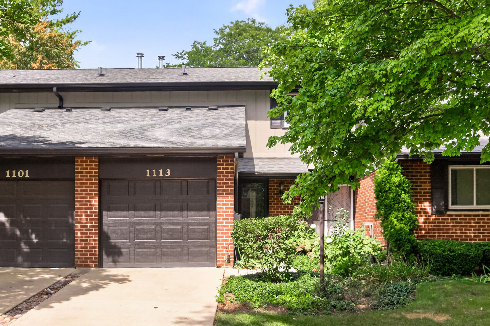 Property Photo: 1113 Loughborough Court IL 60189