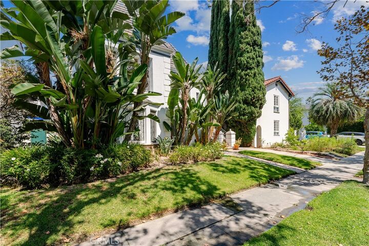 Property Photo:  6237 And 6239 W 6th Street  CA 90048 