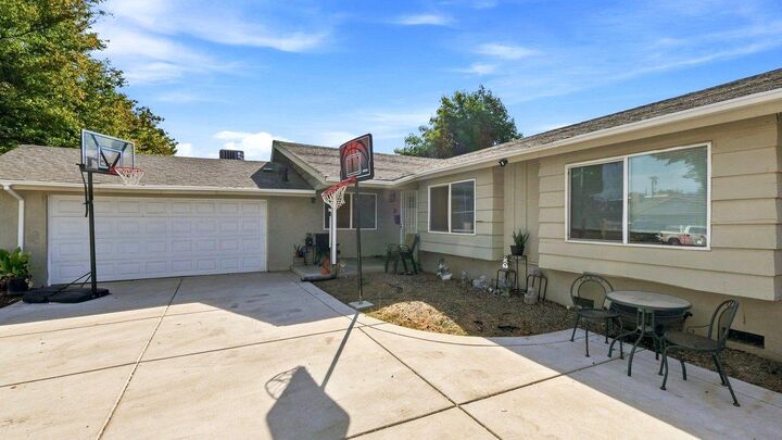 Property Photo:  310 Berrendo Lane  CA 95207 