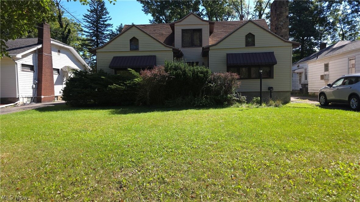 Property Photo:  2021 Felicia Avenue  OH 44504 