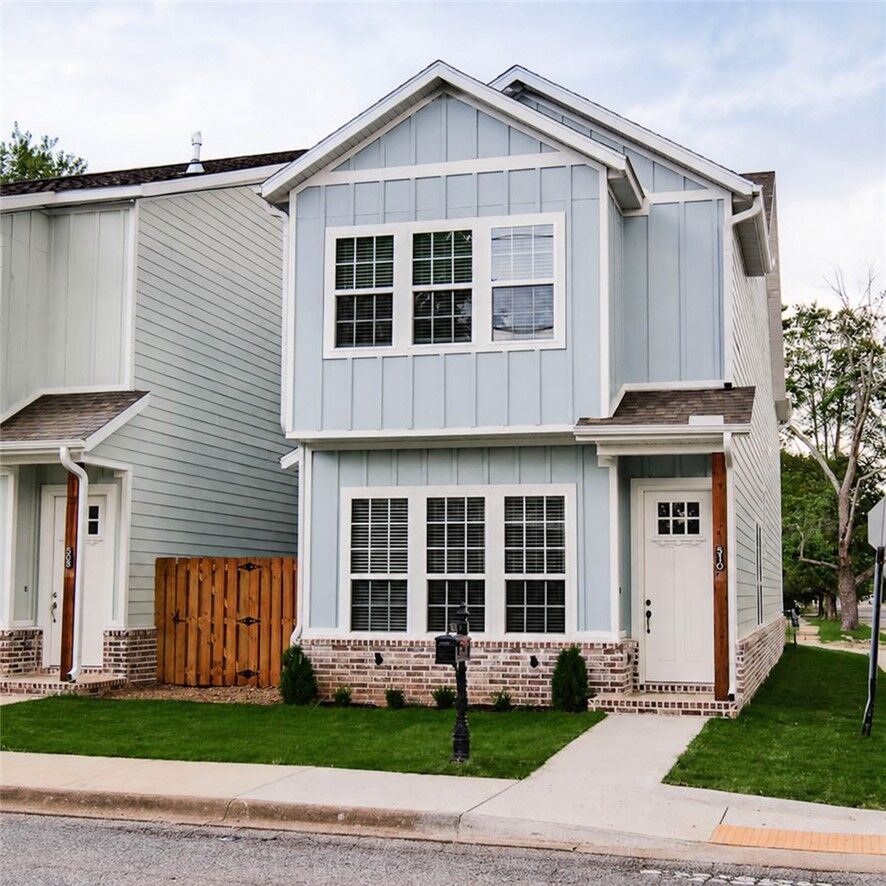 Property Photo:  510 W Persimmon Street  AR 72756 