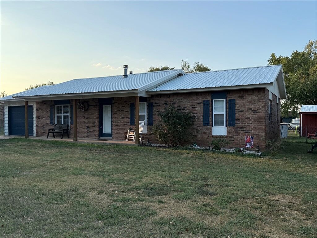 Property Photo: 1101 W Walnut Street OK 74960