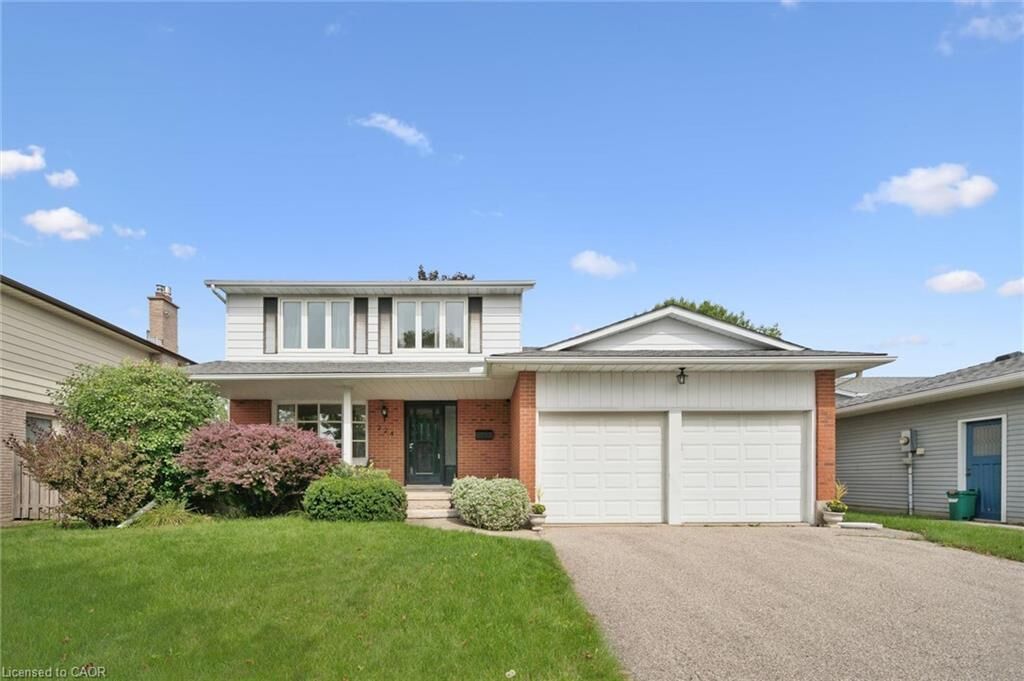 Property Photo:  224 Foxhunt Road  ON N2K 2R9 