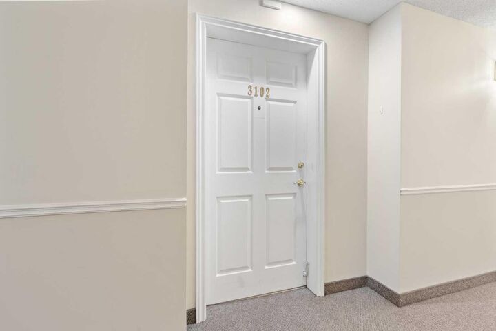 Property Photo:  3102 Hawksbrow Point NW 3102  AB T3G 4C9 