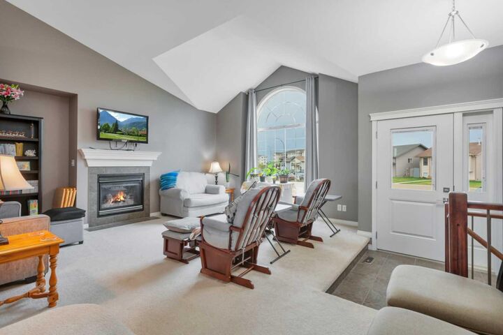 Property Photo:  8 Hansen Close  AB T4S 2P1 