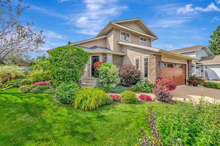 Property Photo:  2306 52A Avenue Close  AB T9V 2R5 