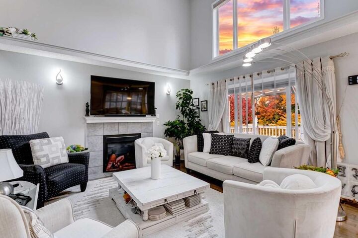 Property Photo:  1121 Sierra Morena Court SW  AB T3H 3N1 