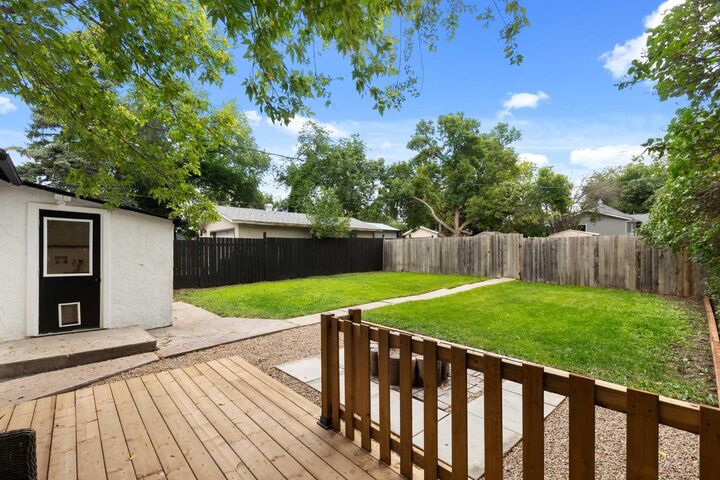 Property Photo:  325 4 Street SE  AB T0J 2P0 