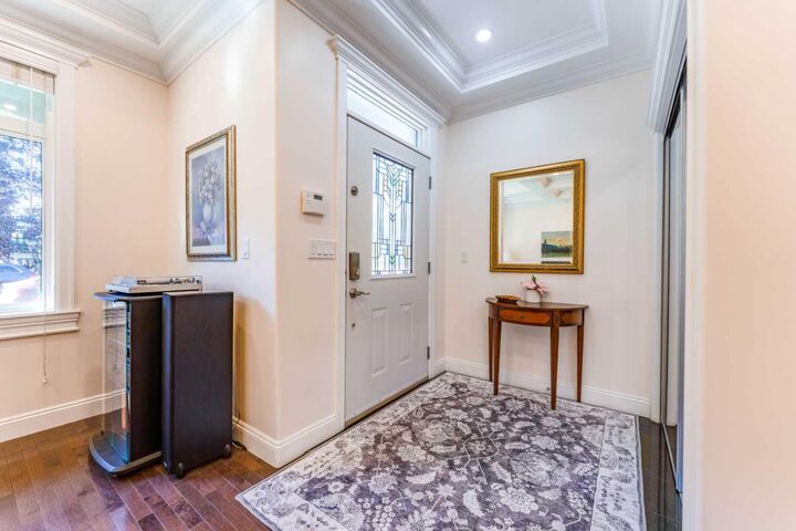 Property Photo:  620 17 Avenue NW  AB T2M 0N5 