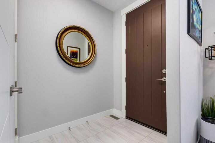 Property Photo:  1604 46 Street NW  AB T3B 1A9 