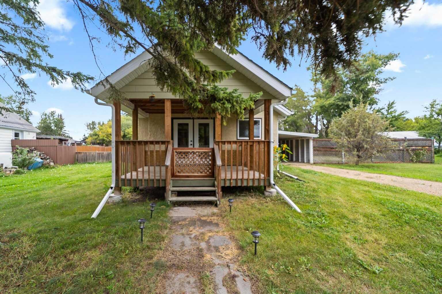 Property Photo:  210 McGill Street  AB T0B 1M0 