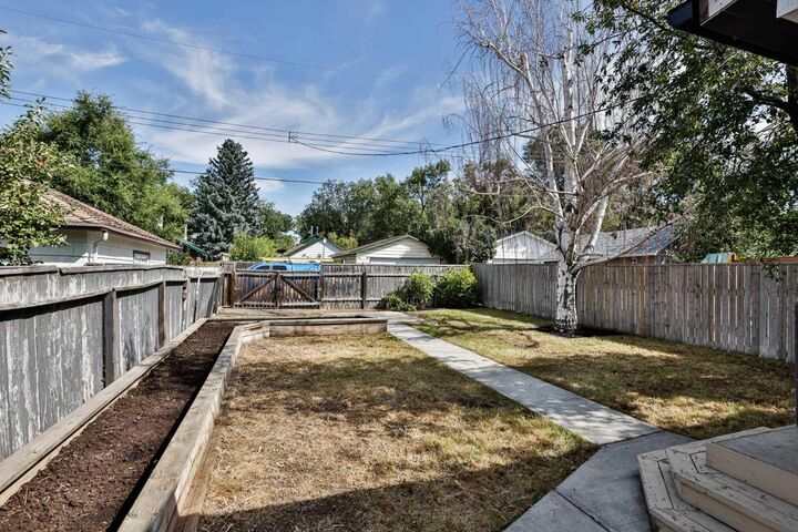 Property Photo:  937 10 Street S  AB T1J 2N4 