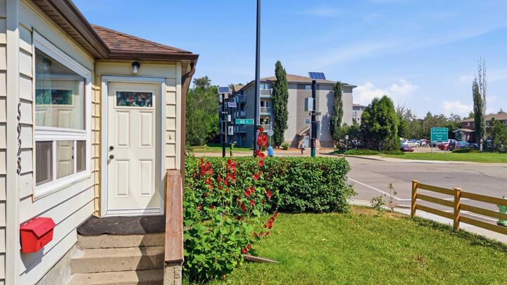 Property Photo:  5928 51 Avenue  AB T4N 4H9 