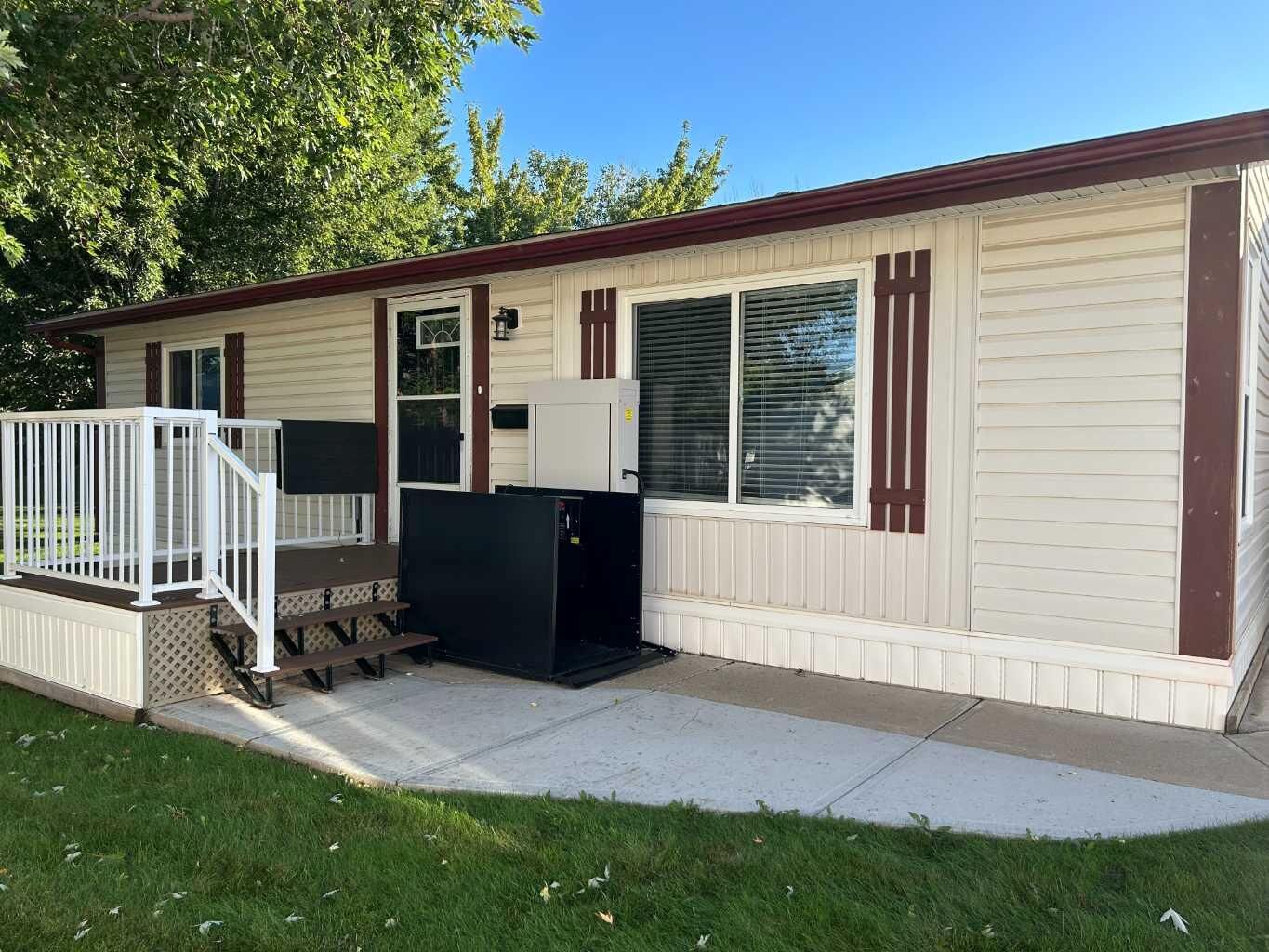 Property Photo:  1600 Strachan Road SE 34  AB T1B 4M3 