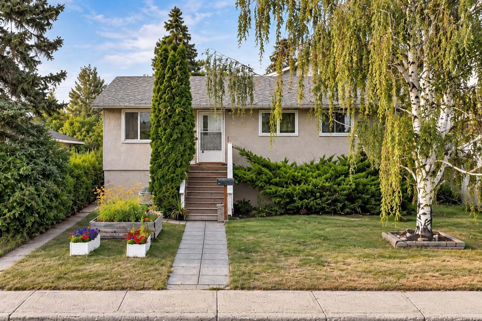 Property Photo: 8344 47 Avenue NW AB T3B 1Z7