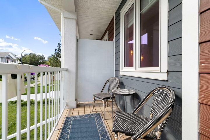 Property Photo:  426 13 Avenue NE  AB T2E 1C2 
