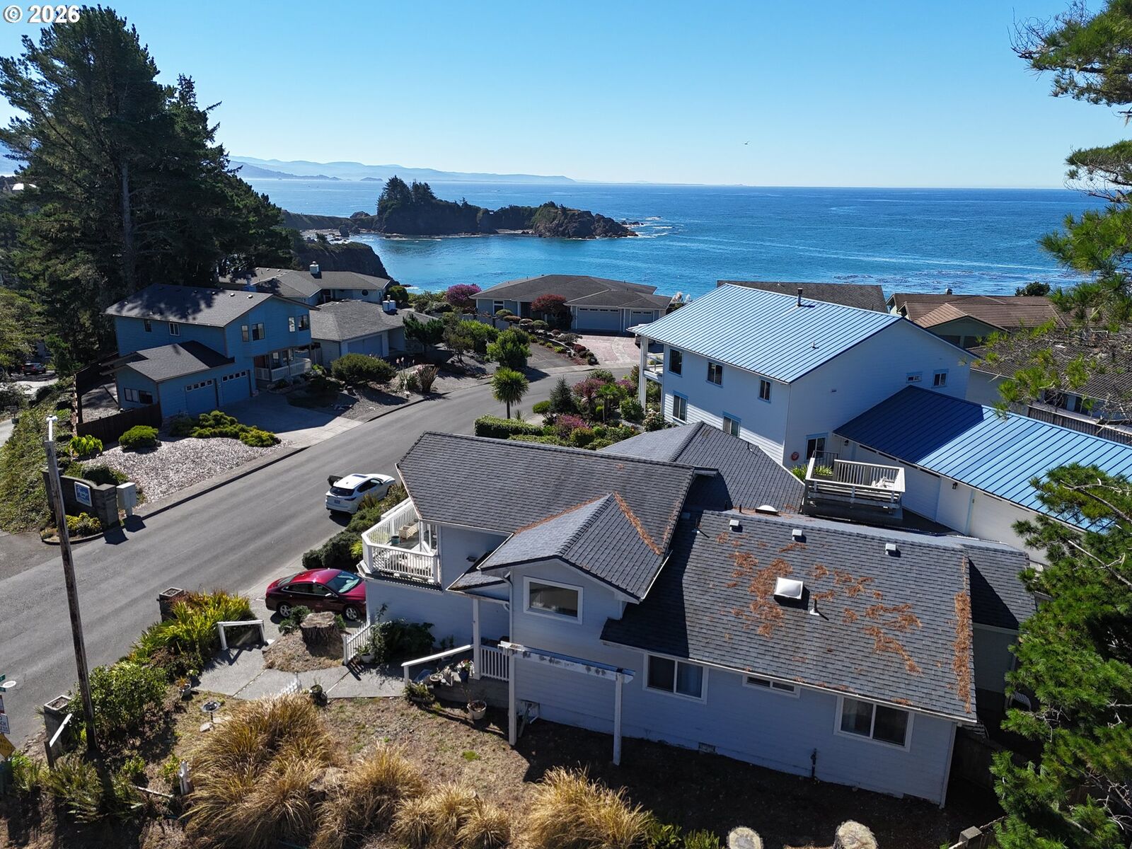 Property Photo:  1102 Sandy Ln  OR 97415 
