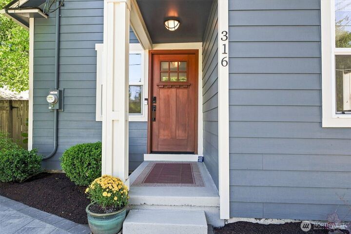 Property Photo:  316  Sydney Avenue N  WA 98045 