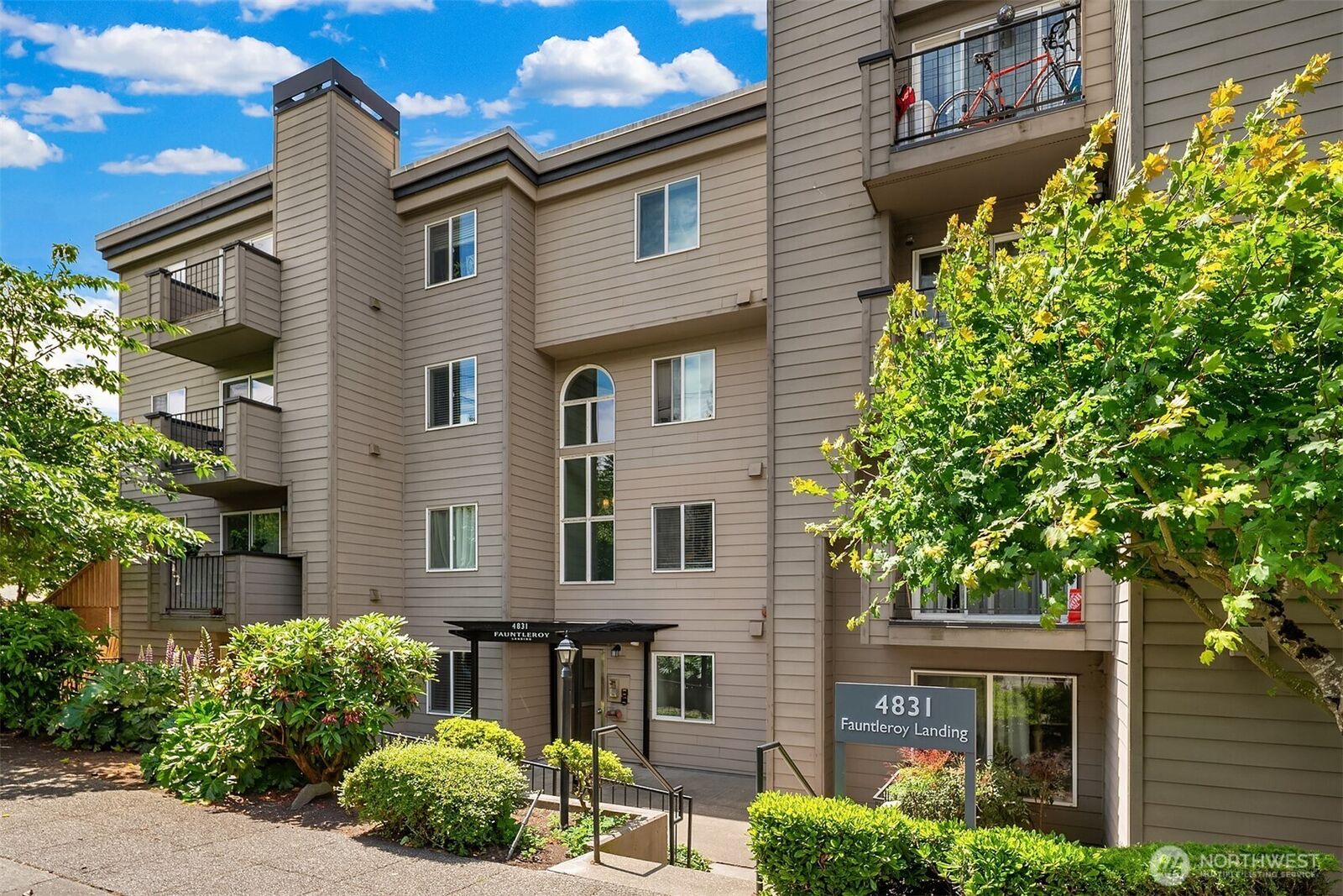 Property Photo: 4831 Fauntleroy Way SW 305 WA 98116