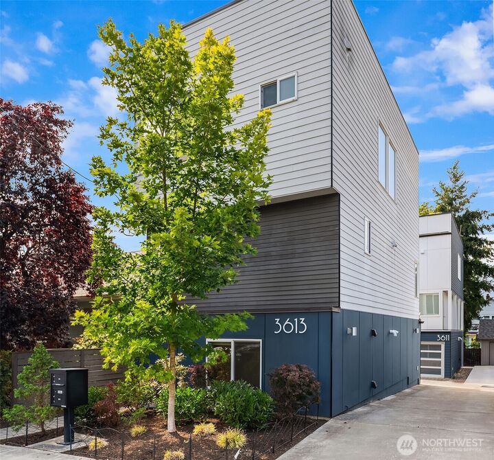 Property Photo:  3613  Wallingford Avenue N  WA 98103 