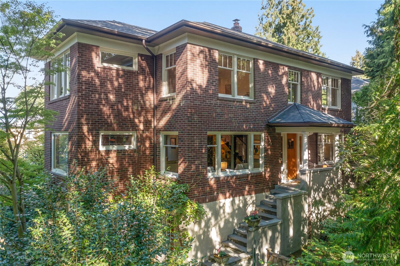 Property Photo:  2306  Lake Park Drive S  WA 98144 