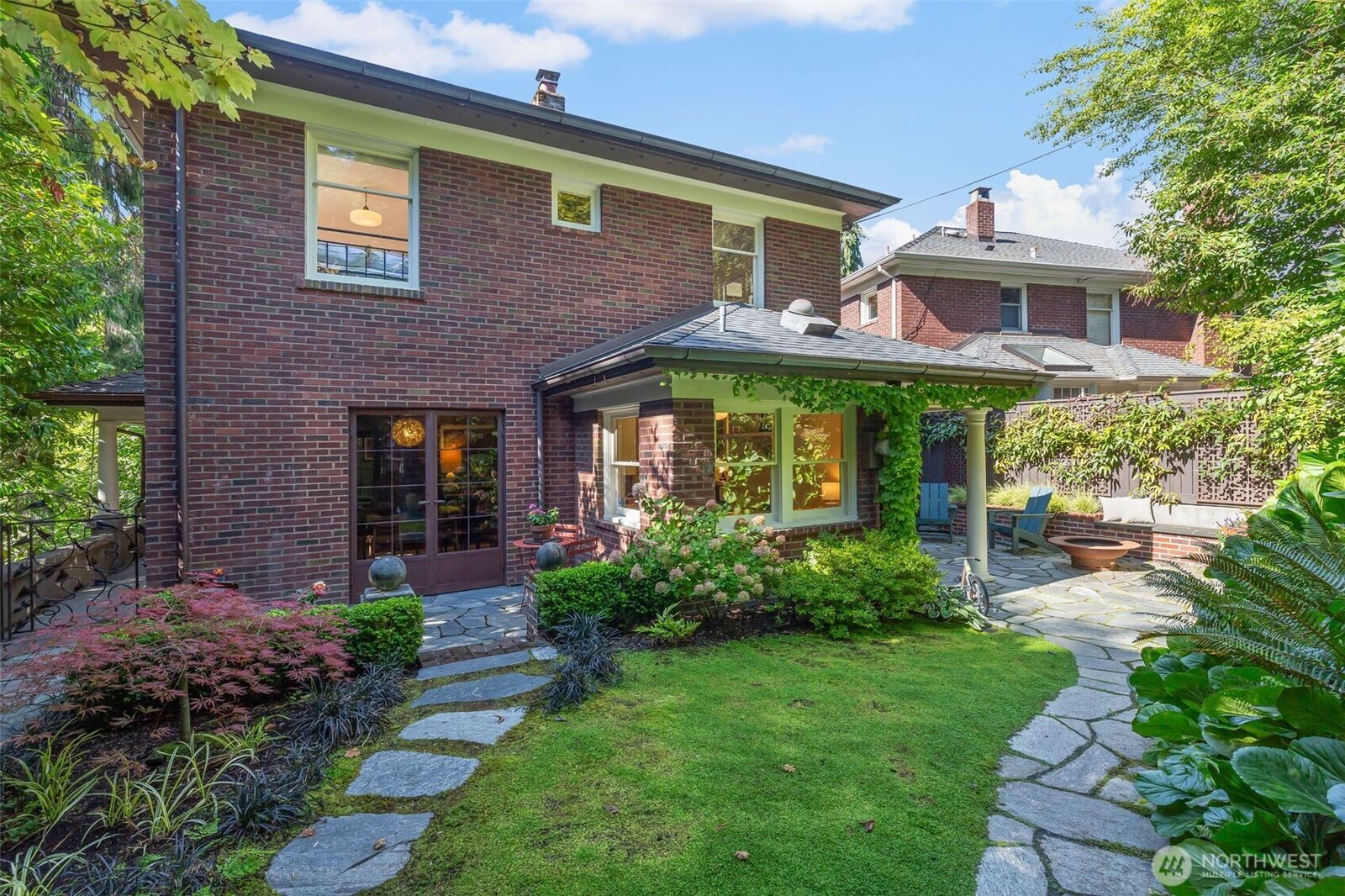 Property Photo:  2306  Lake Park Drive S  WA 98144 