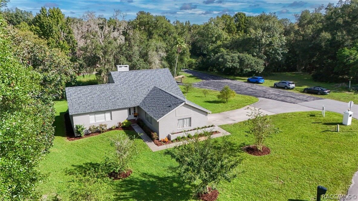Property Photo:  2820 S Circle Drive  FL 34450 