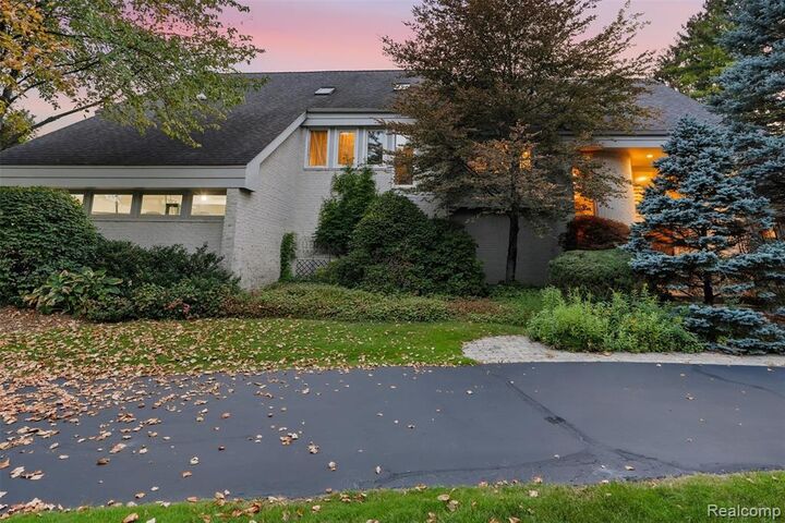 Property Photo:  305 Wilshire Drive  MI 48302 