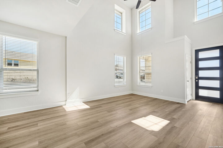 Property Photo:  882 Broken Hollow  TX 78260 