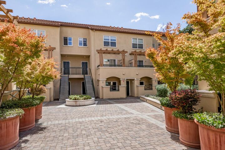 Property Photo:  108 Bryant Street 25  CA 94041 