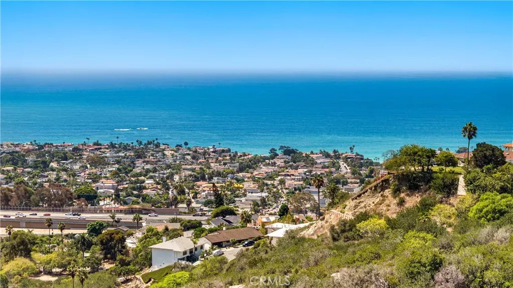 Property Photo:  525 E Avenida San Juan  CA 92672 