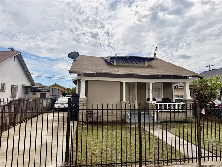 Property Photo: 130 W 87th CA 90003