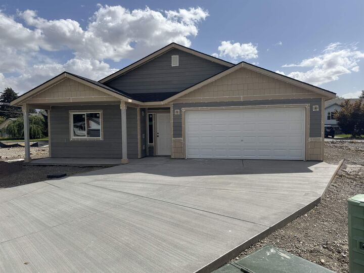 Property Photo:  425 N Garvin Ct  WA 99016 